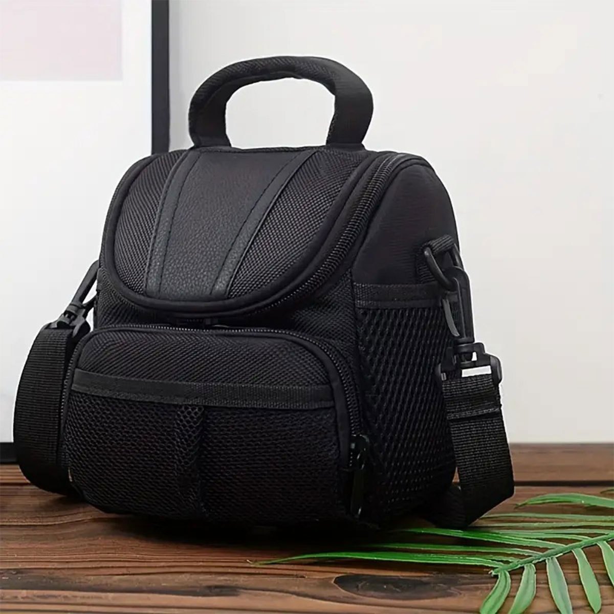 Mid-size camera bag for Panasonic, Samsung, etc. — Detail view 1