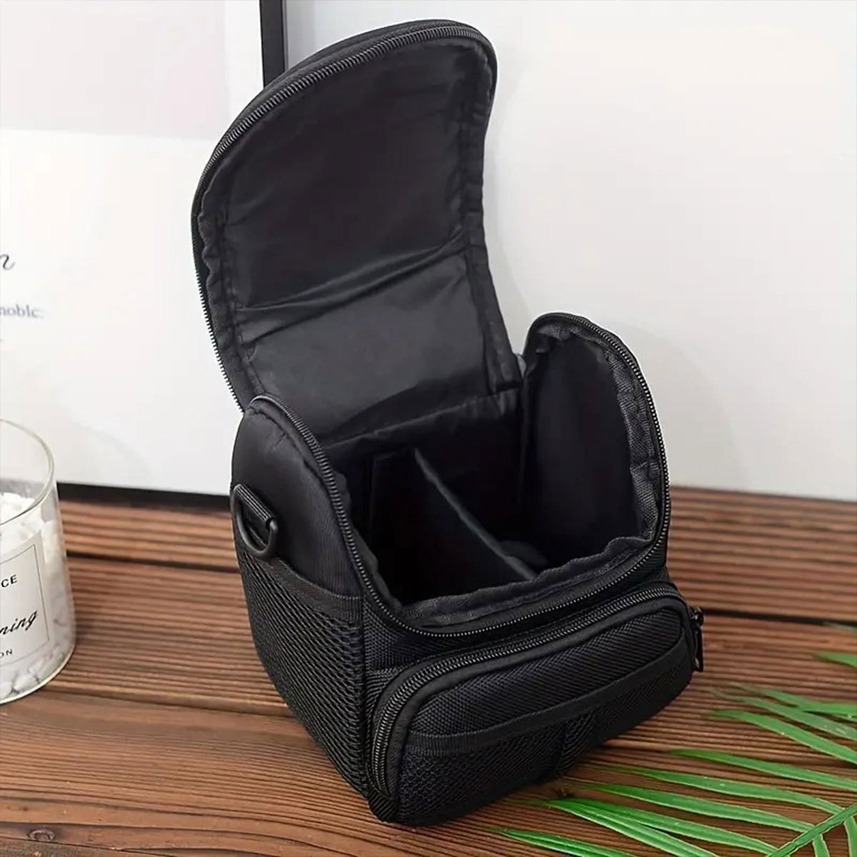 Mid-size camera bag for Panasonic, Samsung, etc. — Detail view 3