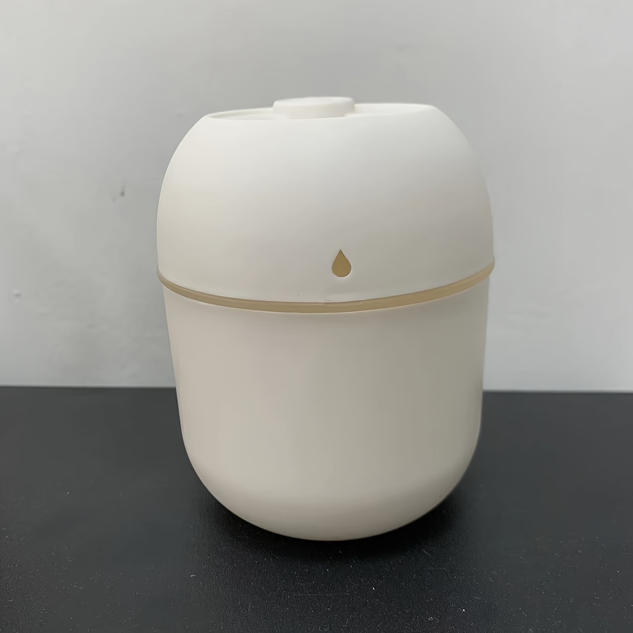 Packaging of compact 7.44 oz USB car & indoor humidifier