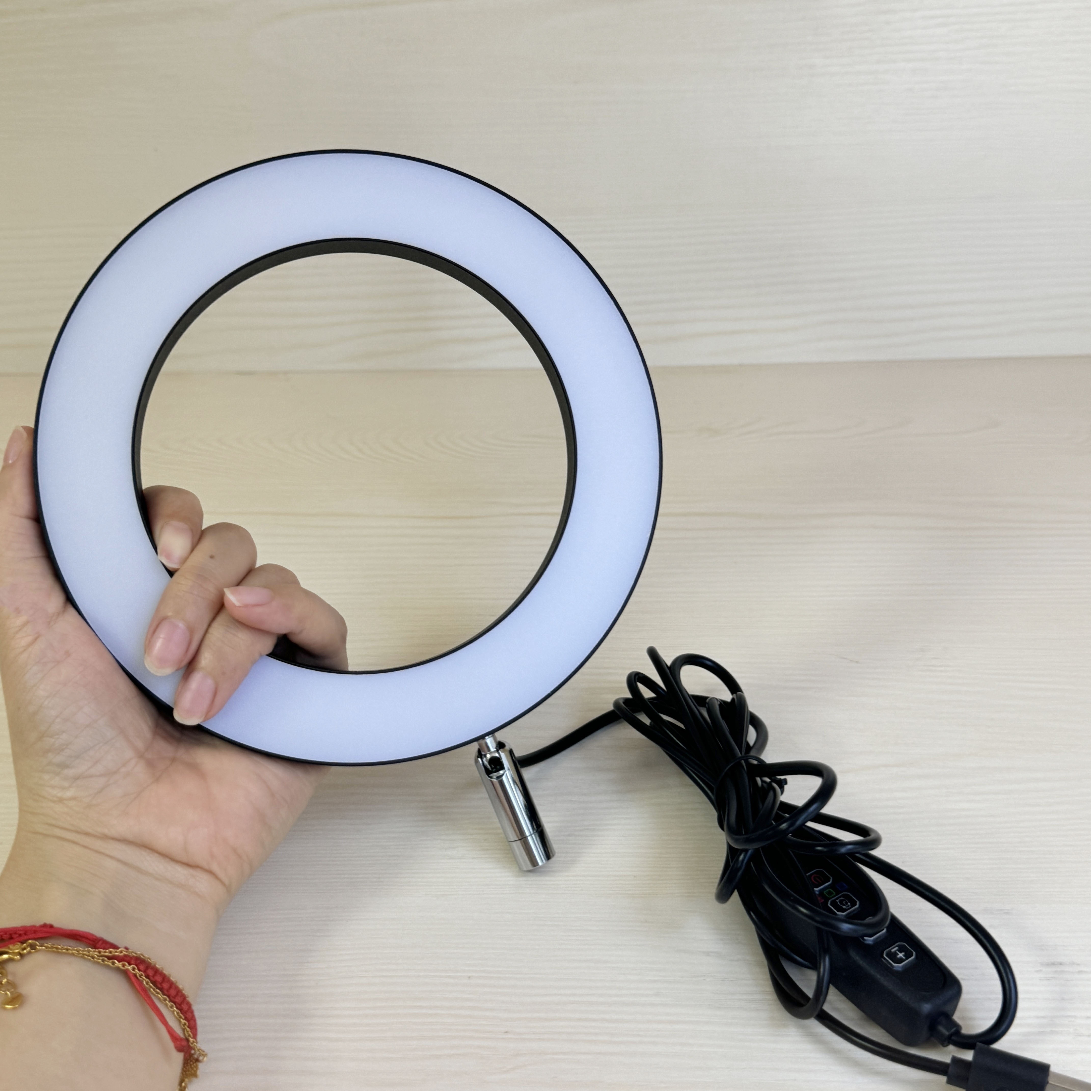 Multi-angle view: rotating lamp head, telescoping stand, USB cable connection